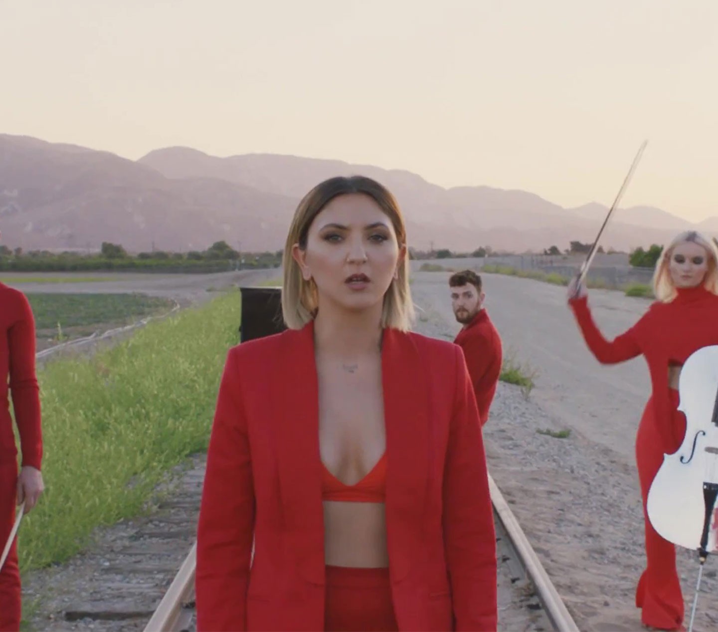 JULIA MICHAELS - Clean Bandit Video