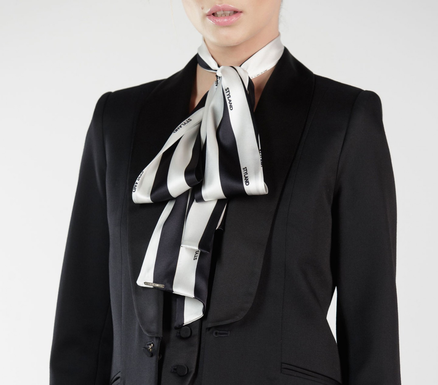 TUXEDO STYLE 122