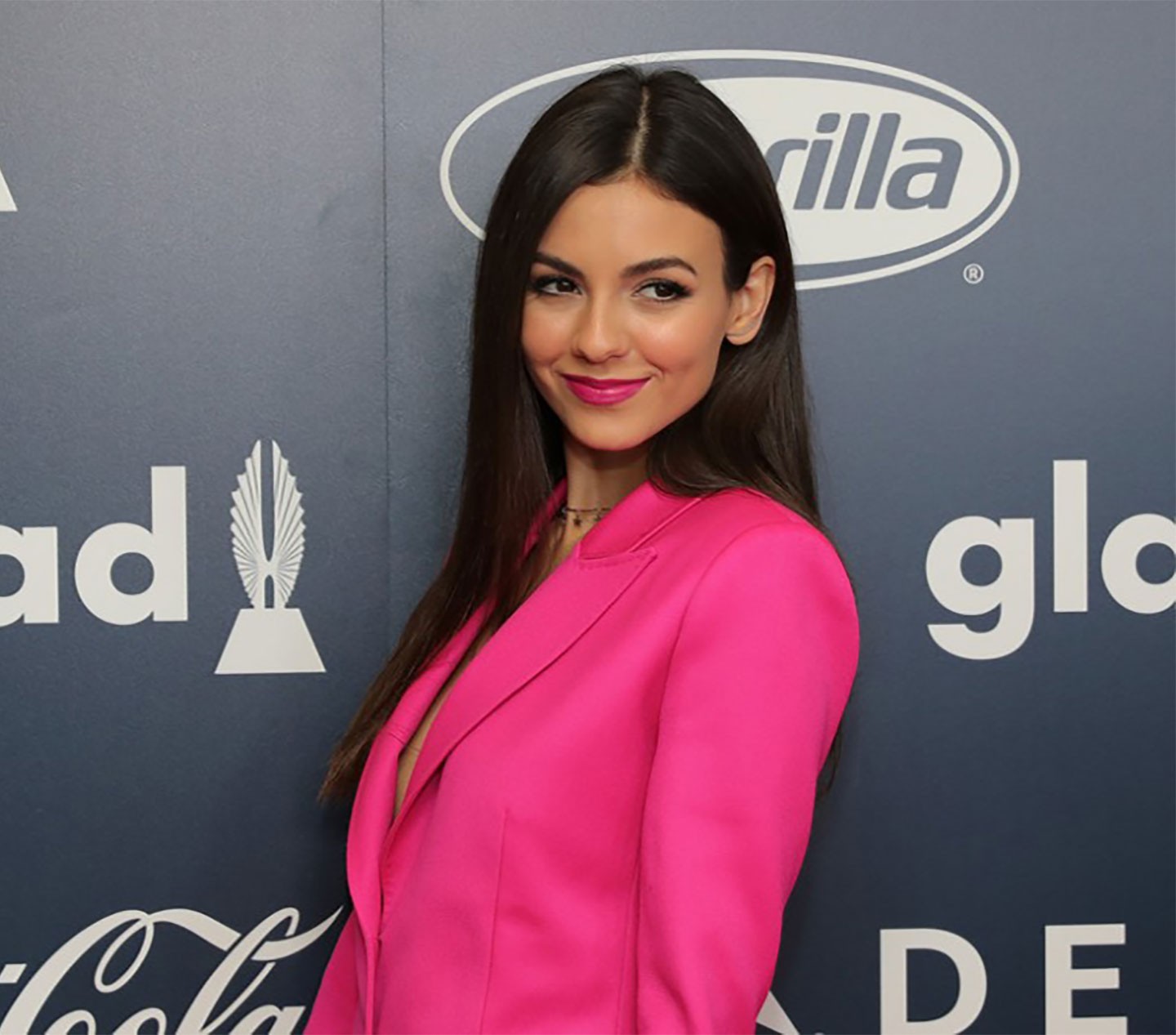 VICTORIA JUSTICE - Covorul rosu GLAAD Rising Stars Luncheon