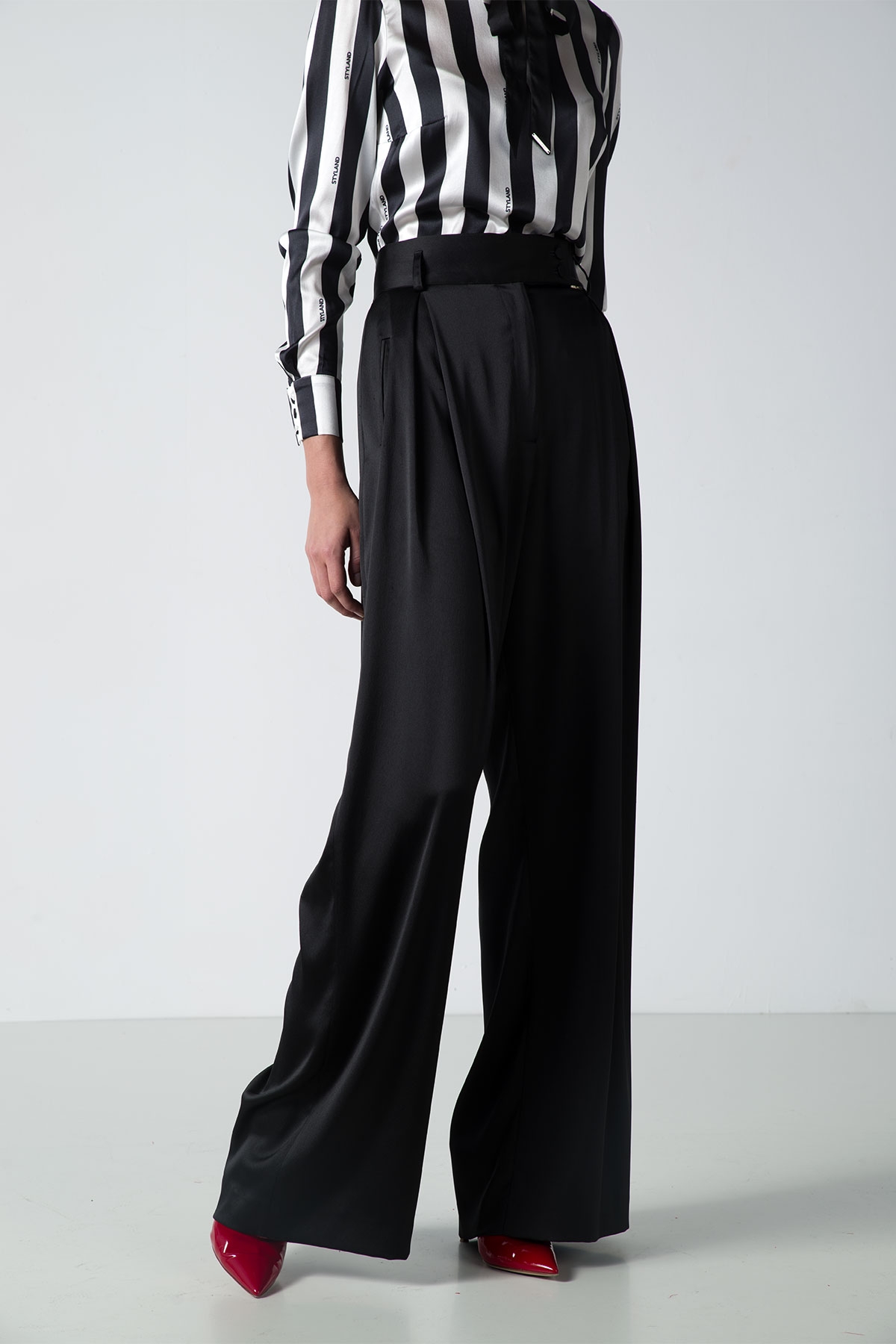 BLACK SUPER WIDE-LEG PANTS - STYLAND