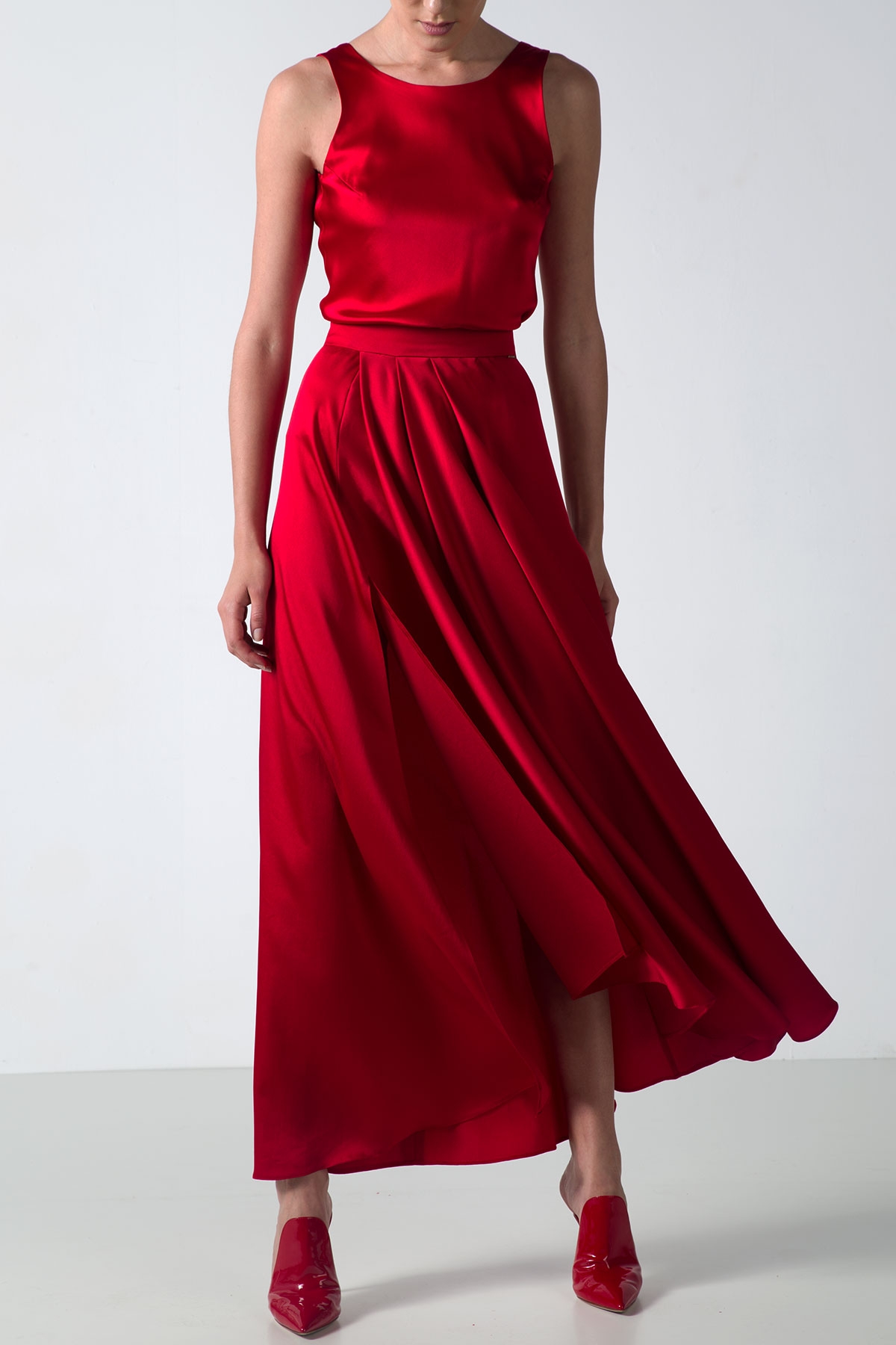 RED LONG SKIRT WITH SINGLE POCKET STYLAND
