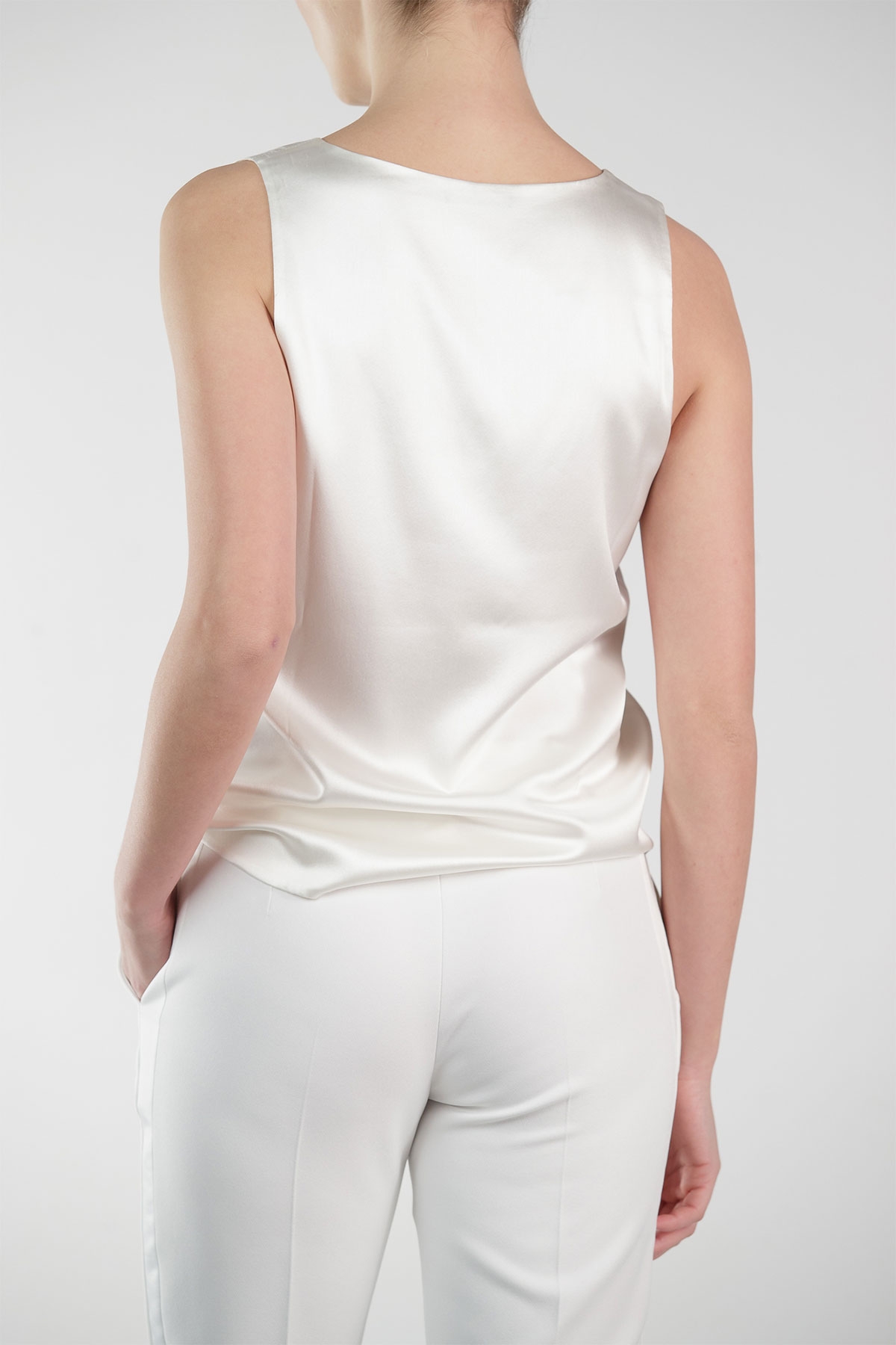 WHITE SILK TOP STYLAND