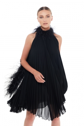 PLEATED BALCK DRESS WITH OSTRICH FEATHERS TRIM
